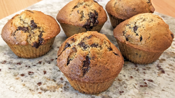 Idée de présentation pour les muffins aux pépites de chocolat